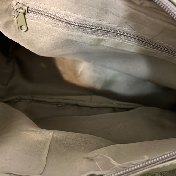 Green Shoulder Bag / 3 Inside Compartments and 1 Outer compartment - Picture 7 of 7